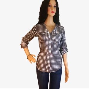 Chic black and white white blouse